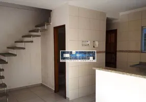 Foto 1 de Casa com 2 Quartos à venda, 54m² em Jardim Guassu, São Vicente