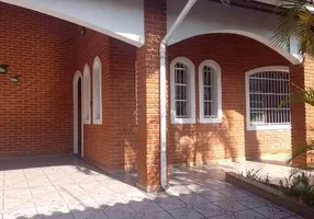 Foto 1 de Sobrado com 4 Quartos à venda, 241m² em Belmira Novaes, Peruíbe