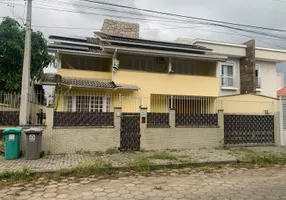 Foto 1 de Casa com 5 Quartos à venda, 243m² em Carianos, Florianópolis