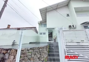Foto 1 de Apartamento com 2 Quartos para alugar, 74m² em Itacorubi, Florianópolis