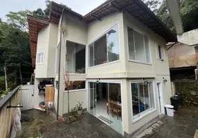 Foto 1 de Casa com 3 Quartos para alugar, 220m² em Retiro, Petrópolis