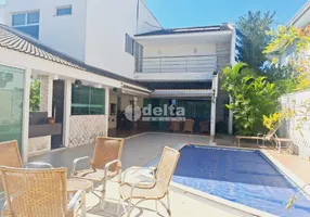 Foto 1 de Casa de Condomínio com 3 Quartos para alugar, 315m² em Morada da Colina, Uberlândia