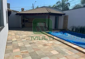 Foto 1 de Casa com 4 Quartos à venda, 200m² em Alto Umuarama, Uberlândia