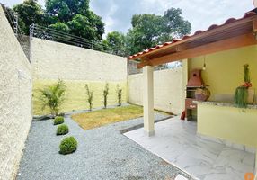 Foto 1 de Casa com 2 Quartos à venda, 100m² em Itanhanga II, Caldas Novas