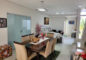 Foto 1 de Sobrado com 3 Quartos à venda, 275m² em Jardim América, Uberlândia