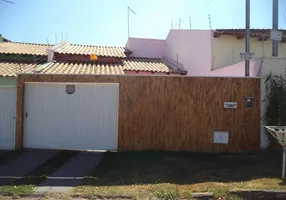 Foto 1 de Casa com 2 Quartos à venda, 77m² em Setor Cristina II, Trindade