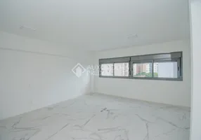 Foto 1 de Kitnet com 1 Quarto para alugar, 39m² em Chácara das Pedras, Porto Alegre