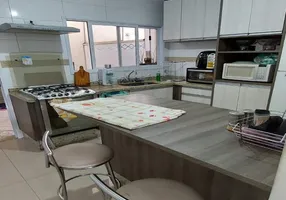Foto 1 de Casa com 2 Quartos à venda, 82m² em Vila Carmem, São Paulo