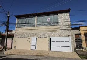 Foto 1 de Casa com 4 Quartos para alugar, 200m² em Vila União, Fortaleza