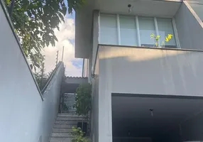 Foto 1 de Sobrado com 4 Quartos para alugar, 210m² em Vila Pedra Branca, São Paulo