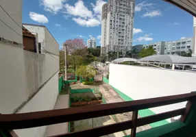 Foto 1 de Sobrado com 4 Quartos à venda, 242m² em Cristo Redentor, Porto Alegre