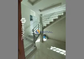 Foto 1 de Sobrado com 3 Quartos à venda, 200m² em Jardim Ipanema, Maringá