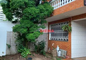 Foto 1 de Sobrado com 4 Quartos à venda, 225m² em Vila Belmiro, Santos