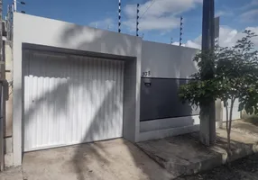 Foto 1 de Casa com 2 Quartos à venda, 73m² em Parque Havai, Eusébio