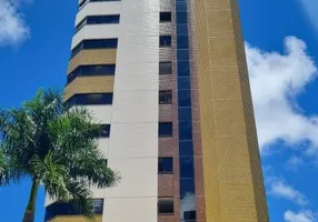 Foto 1 de Apartamento com 4 Quartos à venda, 235m² em Candelária, Natal