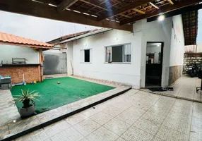 Foto 1 de Casa com 2 Quartos à venda, 133m² em Sabaúna, Itanhaém
