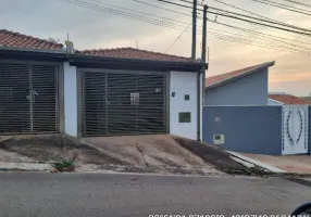 Foto 1 de Casa com 2 Quartos à venda, 125m² em Jardim Itamarati, Botucatu