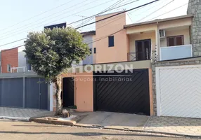 Foto 1 de Sobrado com 3 Quartos à venda, 180m² em Vila Cardia, Bauru