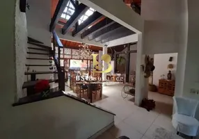 Foto 1 de Casa de Condomínio com 5 Quartos à venda, 375m² em Maria Paula, Niterói