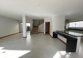 Foto 1 de Casa de Condomínio com 3 Quartos à venda, 240m² em Cônego, Nova Friburgo