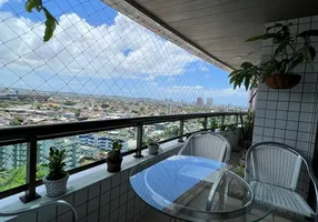 Foto 1 de Apartamento com 4 Quartos à venda, 136m² em Santana, Recife
