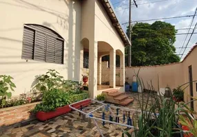 Foto 1 de Casa com 3 Quartos à venda, 258m² em Vila Melhado, Araraquara