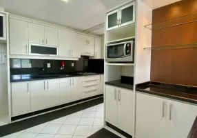 Foto 1 de Apartamento com 3 Quartos à venda, 96m² em Kobrasol, São José