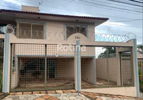 Foto 1 de Casa com 4 Quartos para alugar, 425m² em Vigilato Pereira, Uberlândia