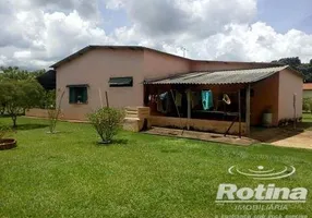 Foto 1 de Fazenda/Sítio com 4 Quartos à venda, 271m² em Jockey Camping, Uberlândia