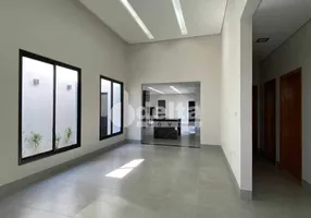 Foto 1 de Casa com 3 Quartos à venda, 160m² em Alto Umuarama, Uberlândia
