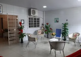 Foto 1 de Apartamento com 4 Quartos à venda, 220m² em Engenho do Meio, Recife