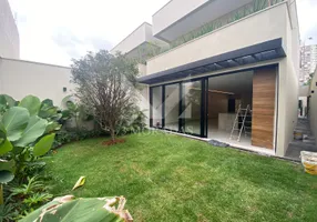 Foto 1 de Sobrado com 3 Quartos à venda, 214m² em Jardim Atlântico, Goiânia