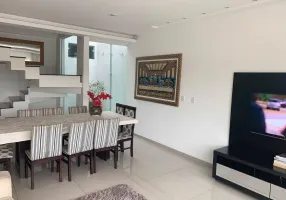 Foto 1 de Casa com 3 Quartos à venda, 280m² em Jardim Patrícia, Uberlândia