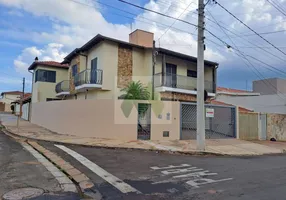 Foto 1 de Sobrado com 4 Quartos para venda ou aluguel, 216m² em Jardim Chacara dos Pinheiros, Botucatu