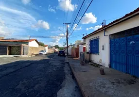 Foto 1 de Casa com 3 Quartos para alugar, 200m² em Centro, Teresina