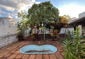 Foto 1 de Casa com 3 Quartos à venda, 200m² em Jardim Brasília, Uberlândia