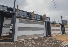 Foto 1 de Sobrado com 3 Quartos à venda, 200m² em Espinheiros, Joinville