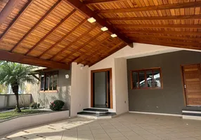Foto 1 de Casa de Condomínio com 3 Quartos para alugar, 280m² em Piracangagua, Taubaté