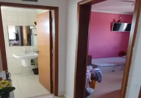 Foto 1 de Apartamento com 2 Quartos à venda, 53m² em Vila Marcondes, Carapicuíba