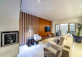 Foto 1 de Casa de Condomínio com 4 Quartos à venda, 215m² em Alto Da Boa Vista, São Paulo