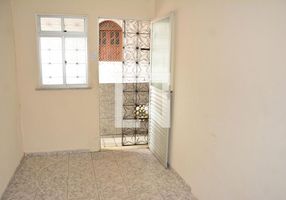 Foto 1 de Casa com 2 Quartos para alugar, 40m² em Fazenda Grande do Retiro, Salvador
