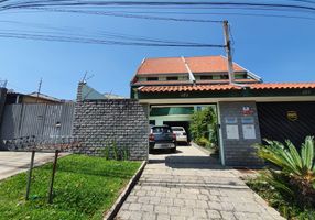 Foto 1 de Sobrado com 5 Quartos à venda, 310m² em Xaxim, Curitiba