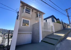 Foto 1 de Casa com 3 Quartos à venda, 168m² em Quintas das Avenidas, Juiz de Fora