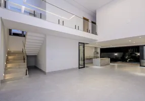 Foto 1 de Casa de Condomínio com 4 Quartos à venda, 295m² em PORTAL DO SOL GREEN, Goiânia