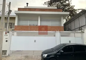 Foto 1 de Sobrado com 3 Quartos à venda, 240m² em Vila Nova Conceição, São Paulo