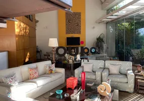 Foto 1 de Casa de Condomínio com 4 Quartos para venda ou aluguel, 750m² em Fazenda Morumbi, São Paulo