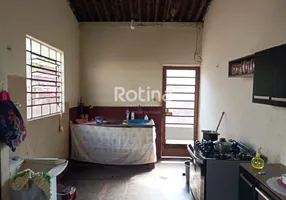 Foto 1 de Casa com 2 Quartos à venda, 72m² em Jardim Brasília, Uberlândia