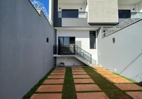 Foto 1 de Sobrado com 3 Quartos à venda, 110m² em Alto Umuarama, Uberlândia