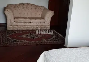 Foto 1 de Casa com 5 Quartos para alugar, 500m² em Cidade Jardim, Uberlândia