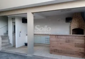 Foto 1 de Casa com 4 Quartos para alugar, 10m² em Maracanã, Uberlândia